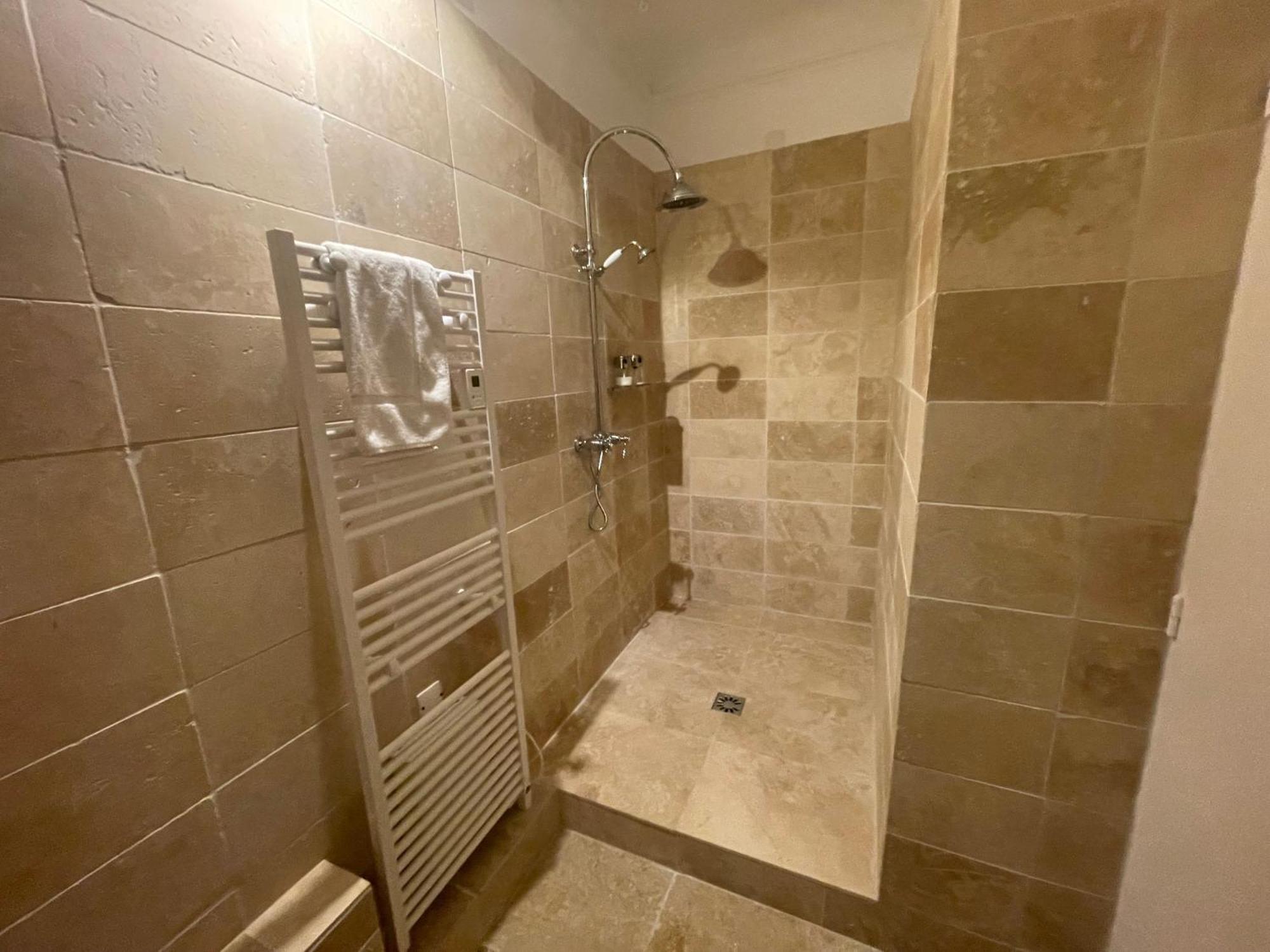 Chateau De Montfroc Bed & Breakfast Bagian luar foto